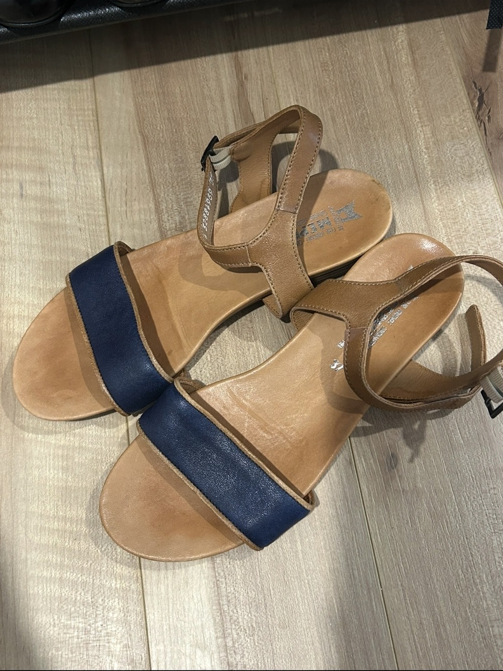 Beautiful Mephisto Navy and Tan Leather Open-Toe Ankle-Strap Sandals❤️7